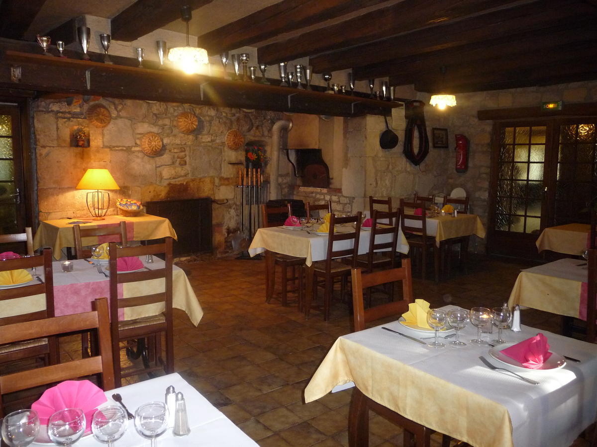 Auberge Le Sillet Longcochon Exterior photo