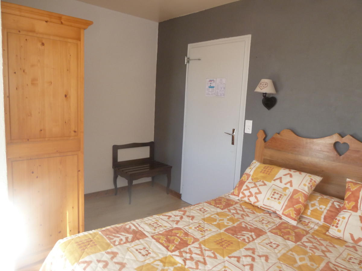 Auberge Le Sillet Longcochon Room photo